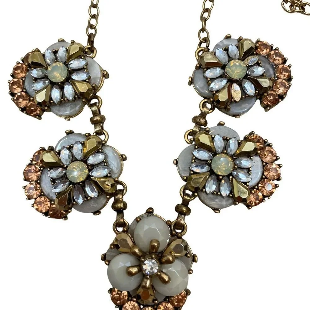 NWOT Antiqued Gold Tone Neutral Tone Statement Necklace‎